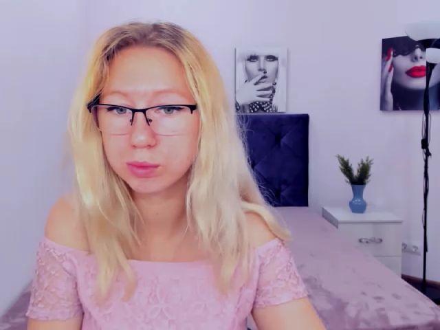 Live sex webcam photo for LizaSwan #254069031