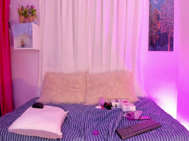 Live sex webcam photo for Meganmoore_ #256150729