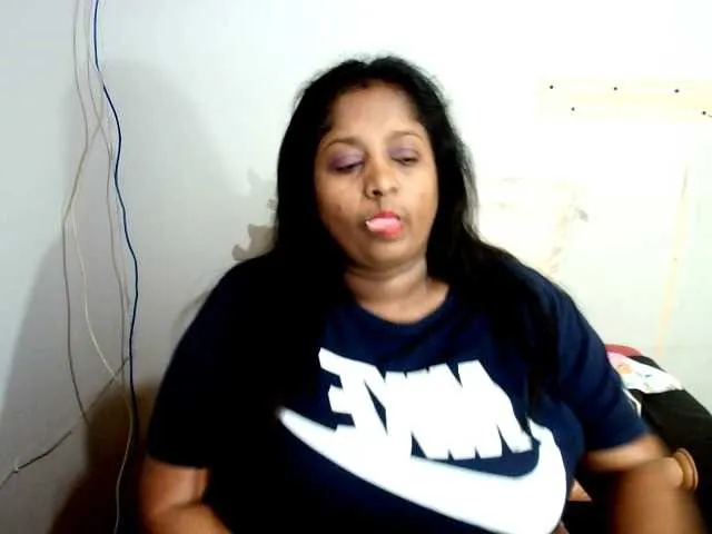Live sex webcam photo for Indiantasha #287986046