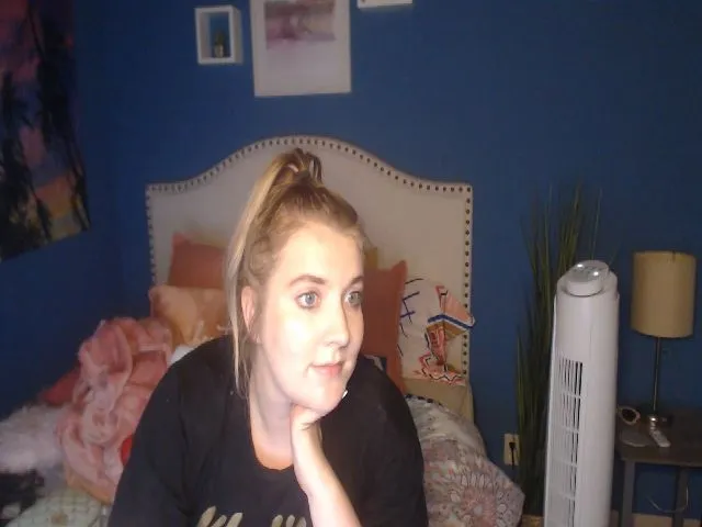 Live sex webcam photo for SnowWhiteXxxx #256413669