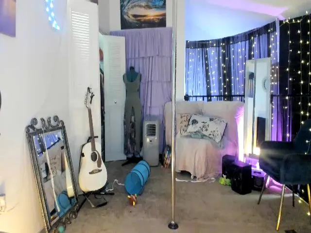 Live sex webcam photo for PetiteJewel #253405295