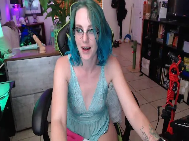 Live sex webcam photo for KinzySuicide #263902390