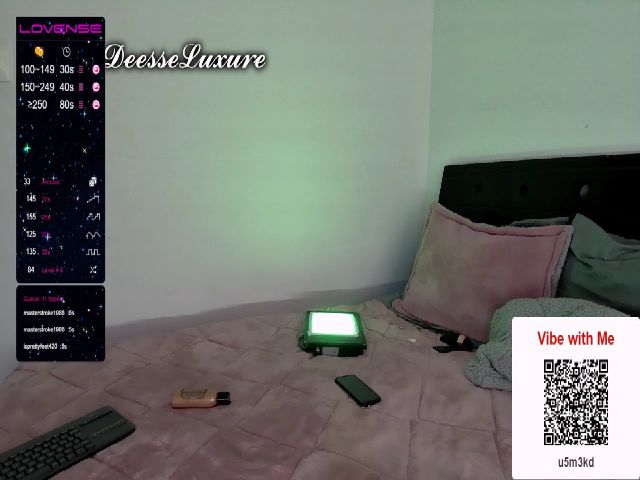 Live sex webcam photo for DeesseLuxure #264318777