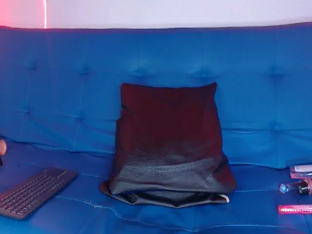 Live sex webcam photo for CrystalJoness #255461497