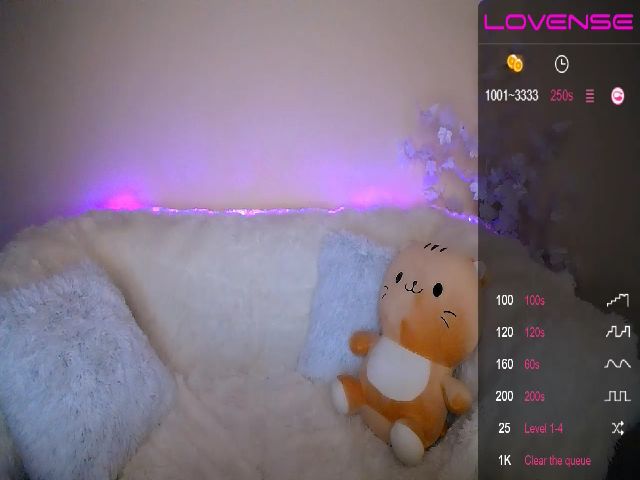 Live sex webcam photo for HarleyQuinnX_ #256412608