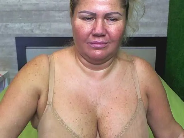 Live sex webcam photo for come2mom #251375313