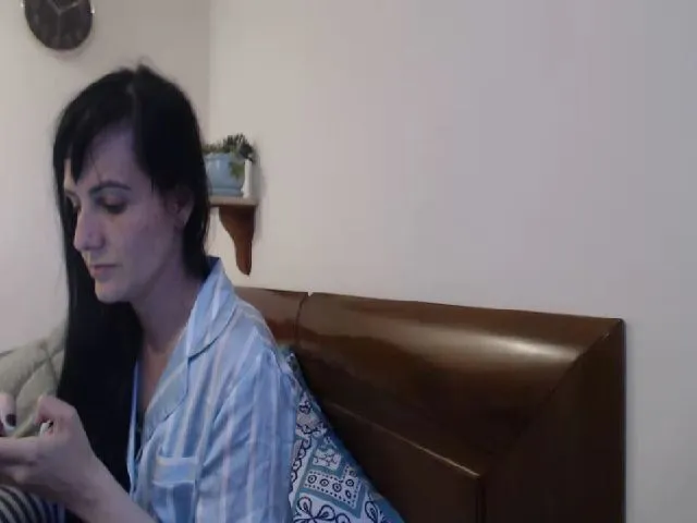 Live sex webcam photo for isabellazee2 #255184360