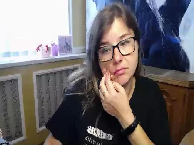 Live sex webcam photo for MonLais #258552785