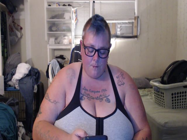 Live sex webcam photo for PunkChick420 #263545352