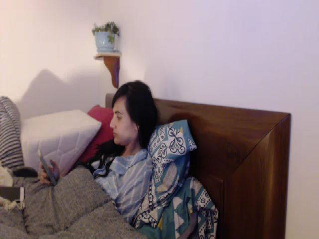 Live sex webcam photo for isabellazee2 #256136930