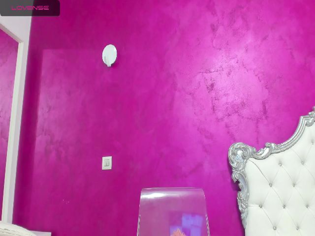 Live sex webcam photo for AimeeTeen #255042363