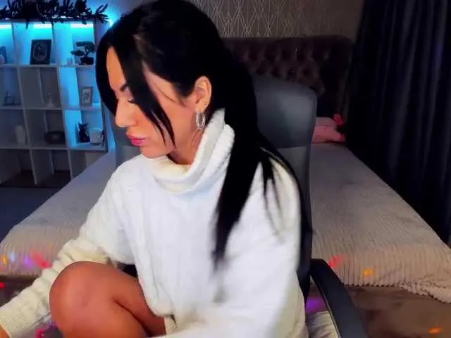 Live sex webcam photo for RayLenee #240990101