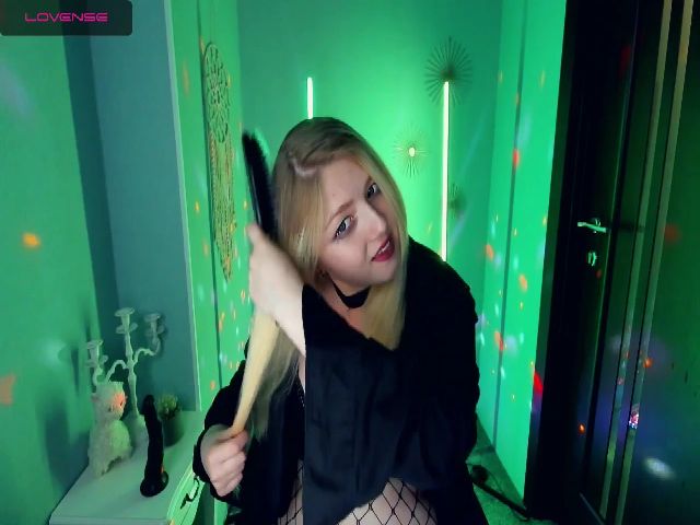 Live sex webcam photo for TinkerrBelll #262420754