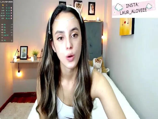 Live sex webcam photo for Laura_Lovee_ #252292929