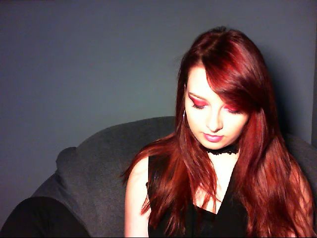 Live sex webcam photo for VirginLuna18 #260868363