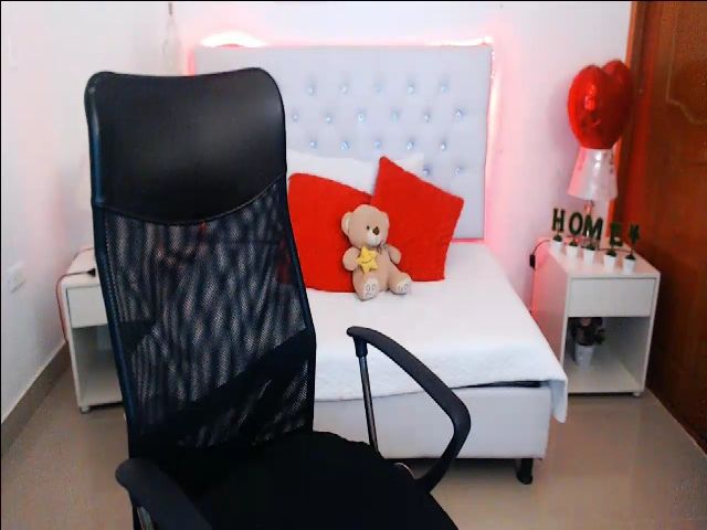 Live sex webcam photo for Antonella_lpz #254586977