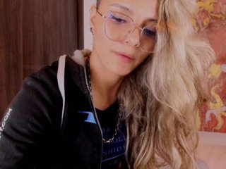 Live sex webcam photo for IsabellAmout #240661911