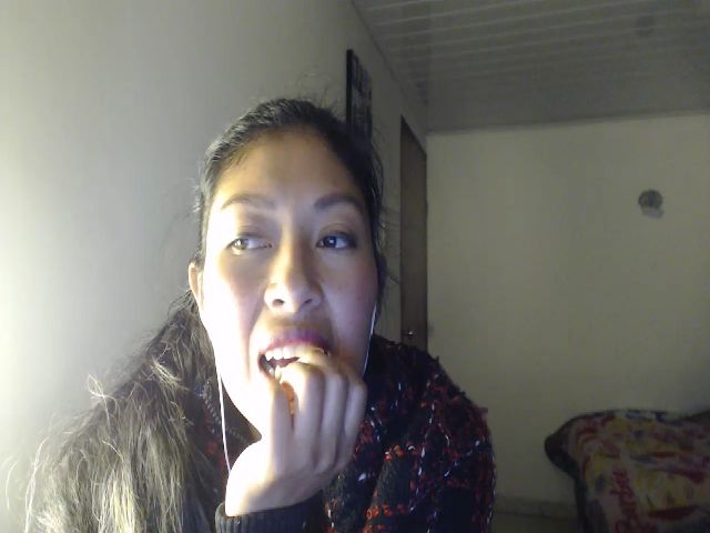 Live sex webcam photo for CHILENITAHOT #252402396