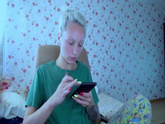 Live sex webcam photo for Blondedirty94 #263577192