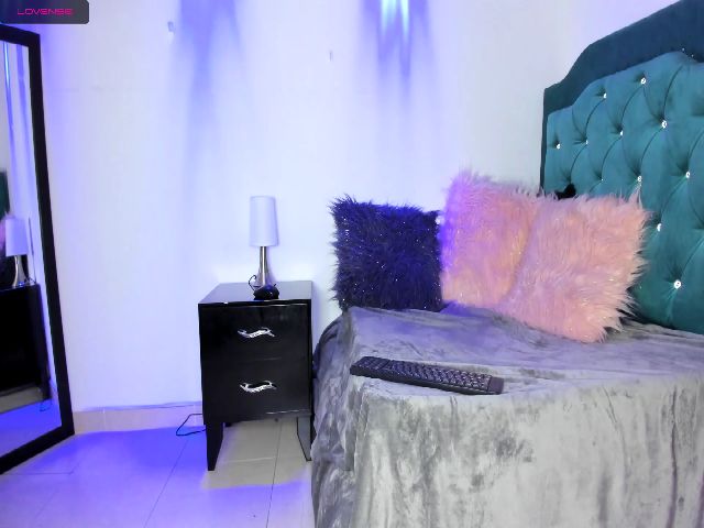 Live sex webcam photo for Annescarlett #254183866