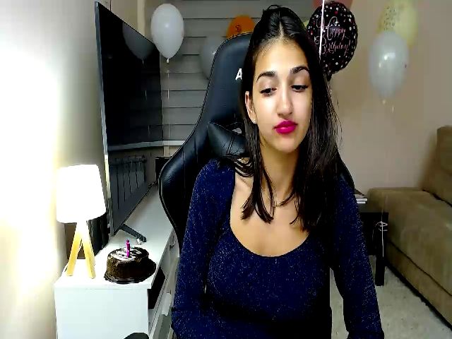 Live sex webcam photo for RockQueenB #253603262