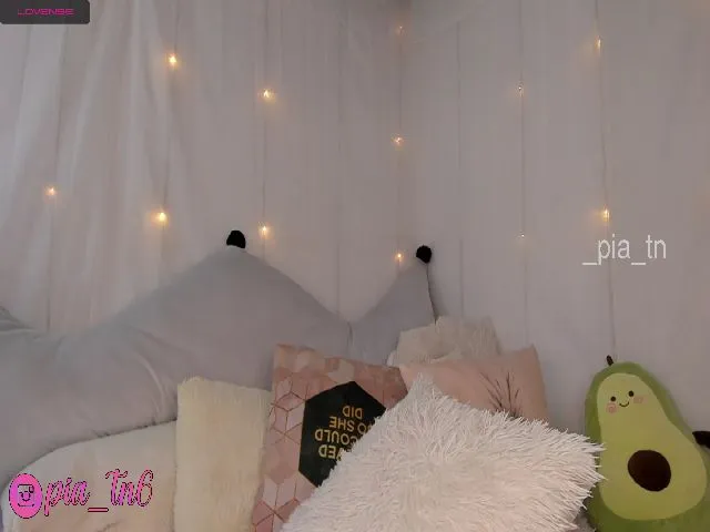 Live sex webcam photo for Pia_tn #259611193