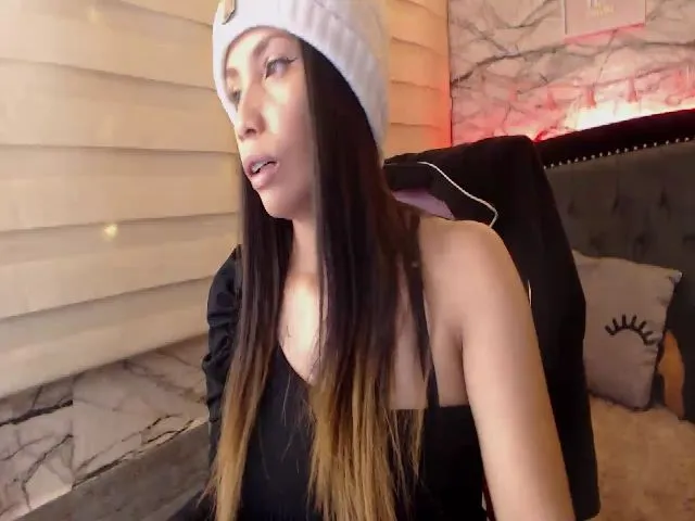 Live sex webcam photo for Karolkim018 #261801768