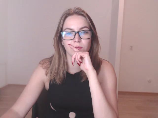 Live sex webcam photo for ALESSA_MOON #256112342
