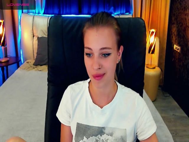 Live sex webcam photo for MariaCharming #260679672