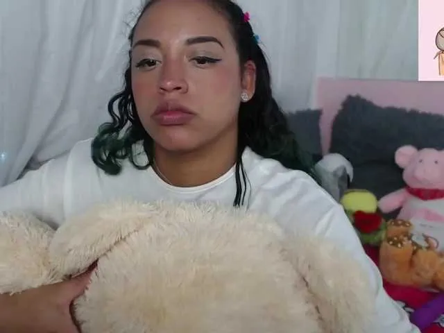 Live sex webcam photo for Angeluxxx #253329552