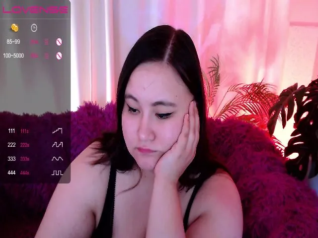 Live sex webcam photo for MinaMosss #255611501