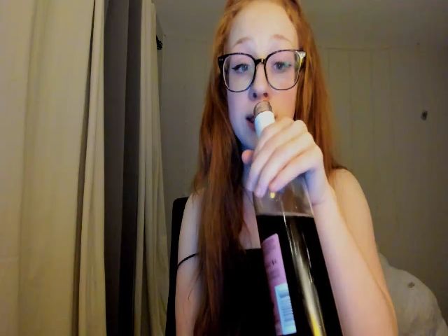 Live sex webcam photo for Haileystormxo #252381743