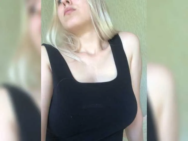 Live sex webcam photo for KristyVegas #247863781
