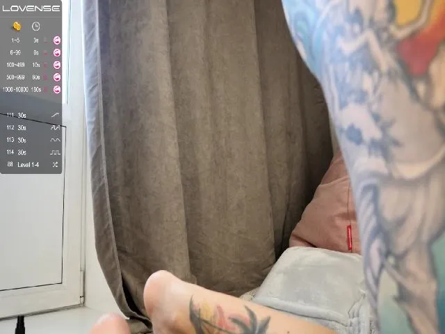 Live sex webcam photo for Yourfeetmodel #252426457