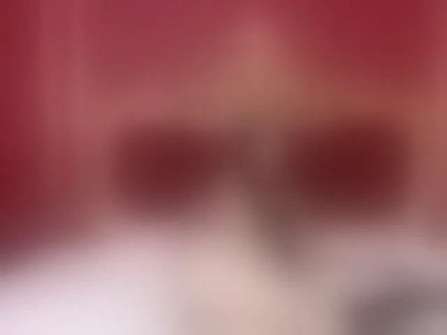 Live sex webcam photo for MaddyLennon #241836454