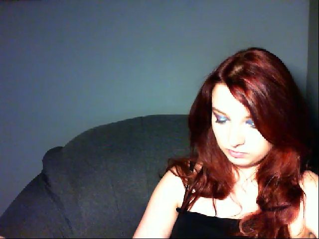 Live sex webcam photo for VirginLuna18 #254237766