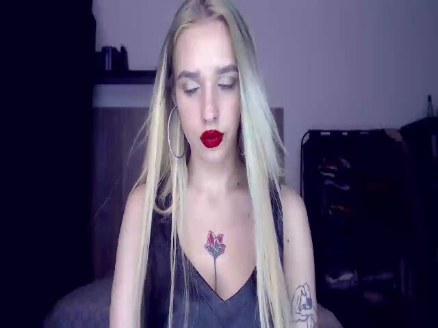 Live sex webcam photo for Miss_Linda_ #287885866