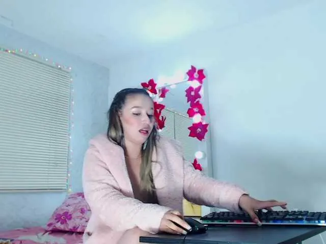 Live sex webcam photo for lennaharper #250801558