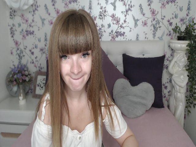 Live sex webcam photo for Ssexy_Kitty #253801159