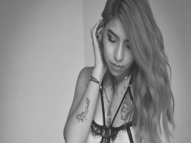 Live sex webcam photo for Sugaar_baby #265140731