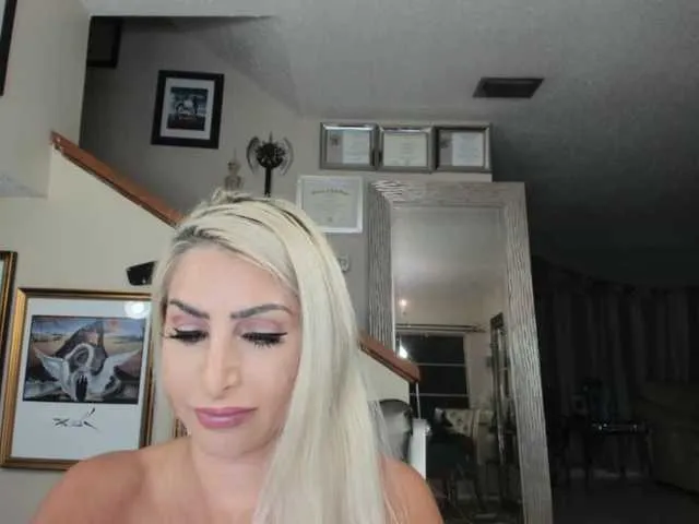 Live sex webcam photo for adrianna_fox #287953002