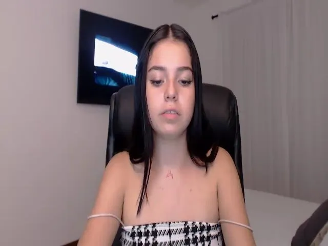 Live sex webcam photo for Heily_ #265218319