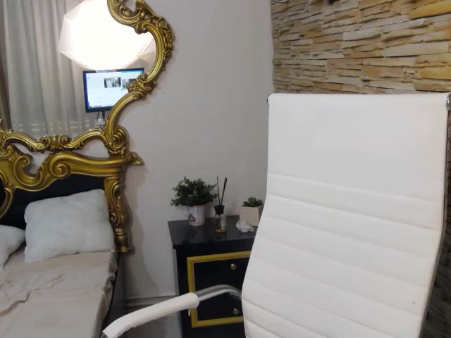 Live sex webcam photo for MissElisabeth #265093415