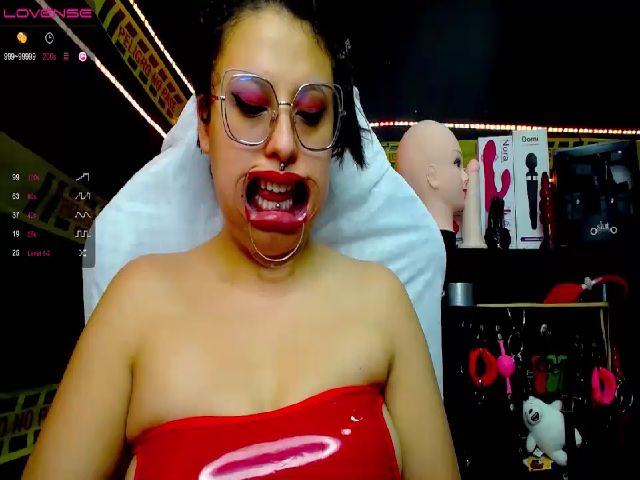 Live sex webcam photo for Rubi_slave #255019340