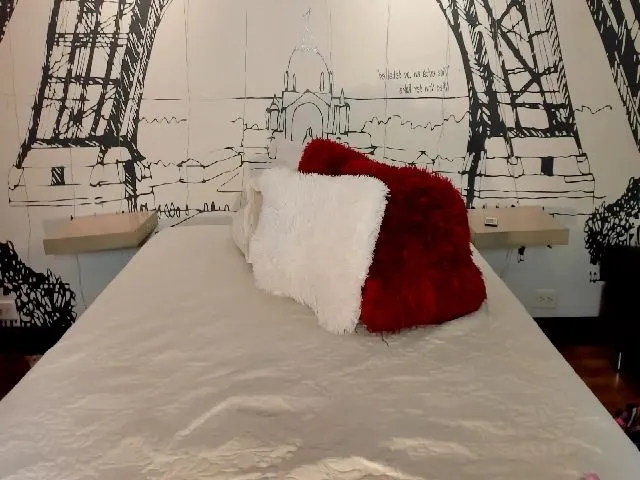 Live sex webcam photo for SofiaSimpson #264949520