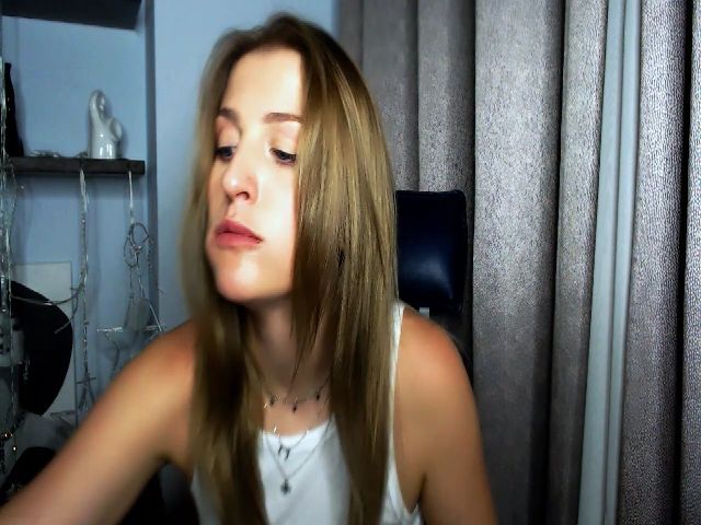 Live sex webcam photo for Sofia__White #260990158