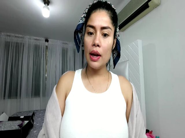 Live sex webcam photo for Einnyn_sweet #258354103