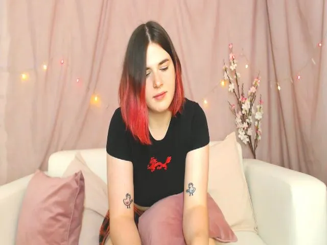 Live sex webcam photo for Miss_Lizzy_ #260435246