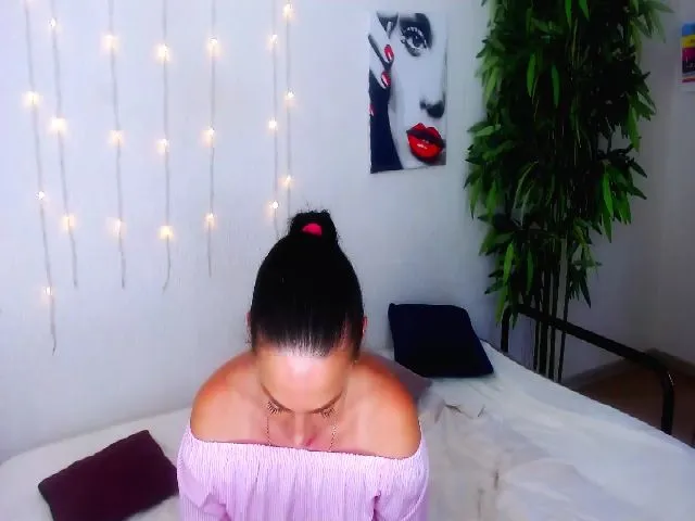 Live sex webcam photo for Laura_Smith #253325756