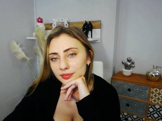 Live sex webcam photo for hottieLAURA #240741693